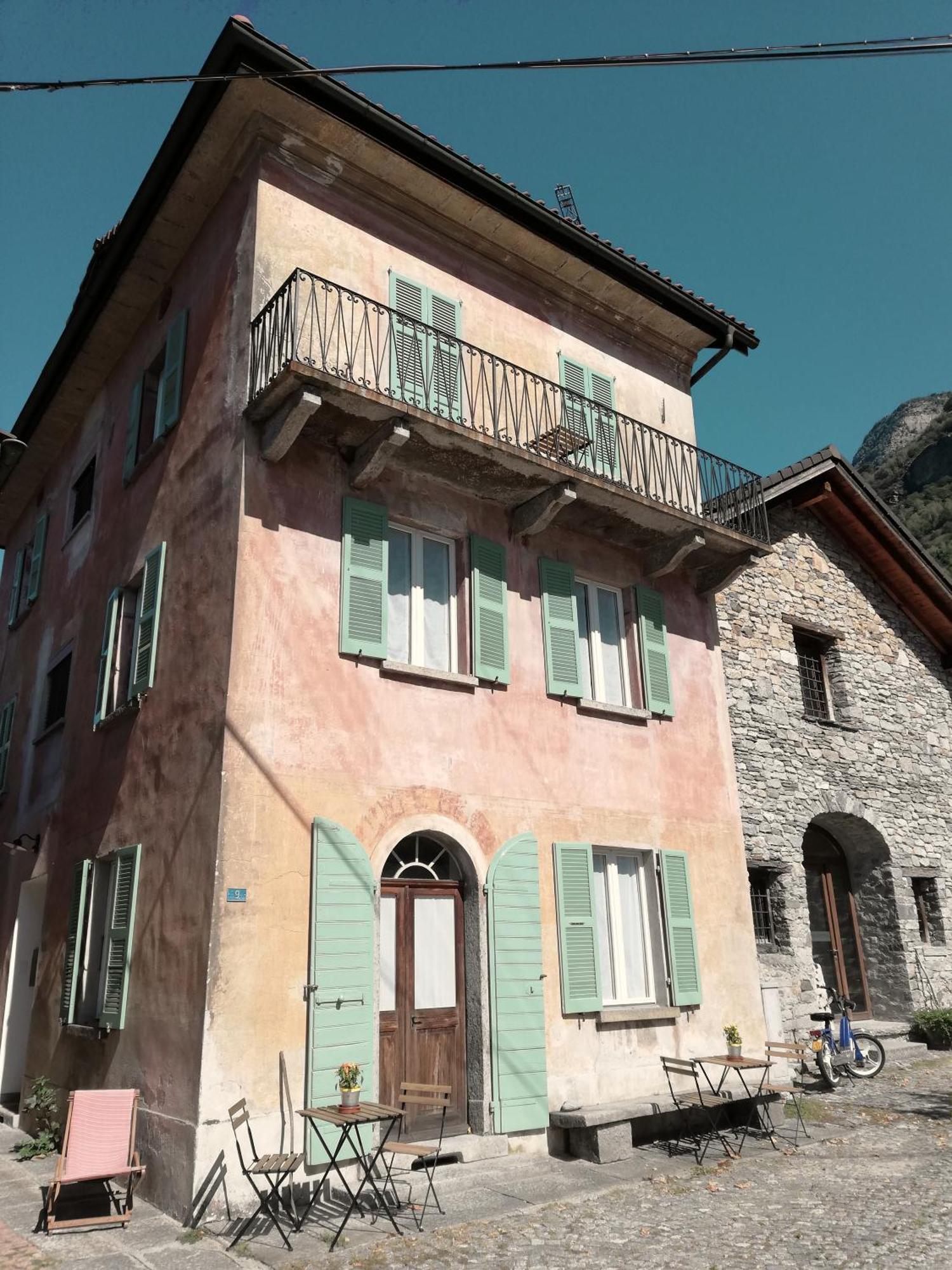 Casa Vino E Birra Aparthotel Osogna ภายนอก รูปภาพ